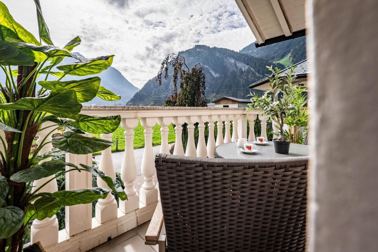 Gaestehaus Wiesengrund & Apart Sporer Mayrhofen Exterior photo