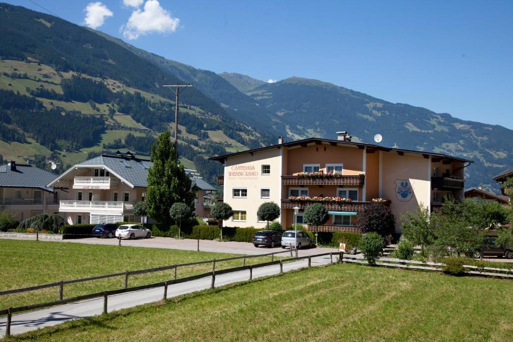 Gaestehaus Wiesengrund & Apart Sporer Mayrhofen Exterior photo
